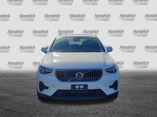 2025 Volvo XC40 B5 Core Bright Theme