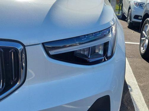 2025 Volvo XC40 B5 Core Bright Theme