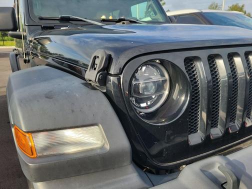 Black Clearcoat 2020 Jeep Wrangler Unlimited Black and Tan 4x4