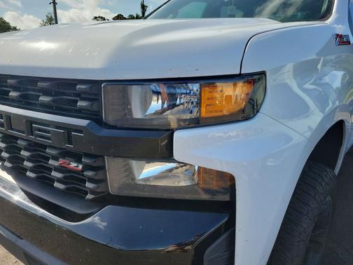 Summit White 2019 Chevrolet Silverado 1500 Custom Trail Boss