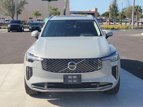 2025 Volvo XC90 B5 Plus 7-Seater