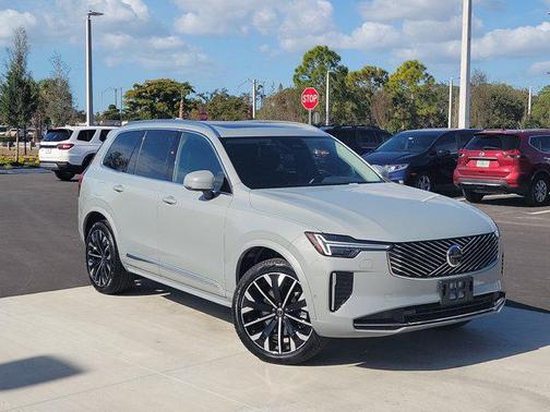 2025 Volvo XC90 B5 Plus 7-Seater