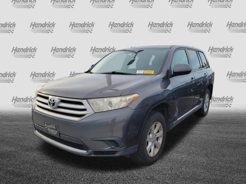 Magnetic Gray Metallic 2013 Toyota Highlander SE