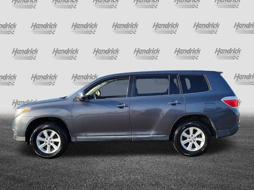 Magnetic Gray Metallic 2013 Toyota Highlander SE