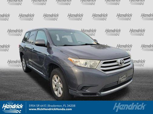 Magnetic Gray Metallic 2013 Toyota Highlander SE