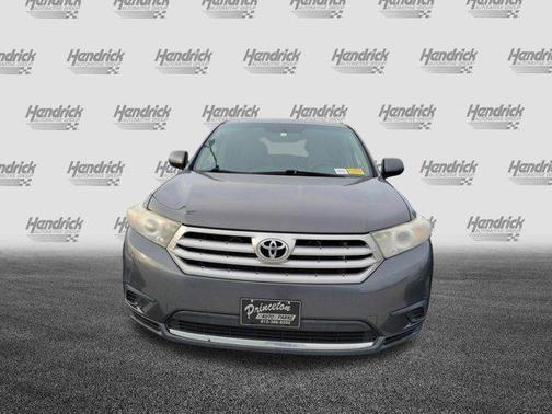 Magnetic Gray Metallic 2013 Toyota Highlander SE