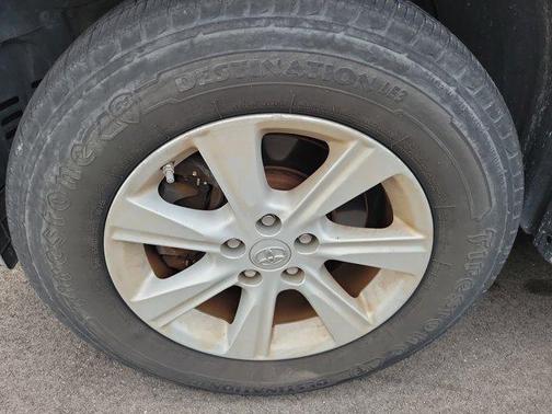 Magnetic Gray Metallic 2013 Toyota Highlander SE