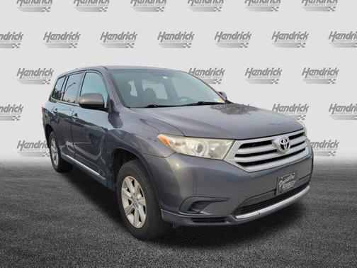 Magnetic Gray Metallic 2013 Toyota Highlander SE