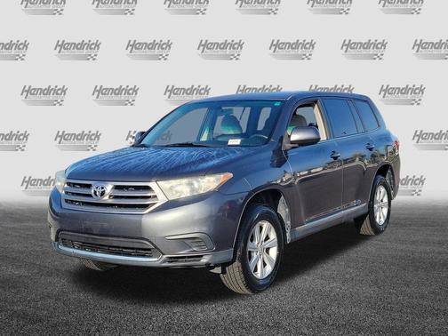 Magnetic Gray Metallic 2013 Toyota Highlander SE