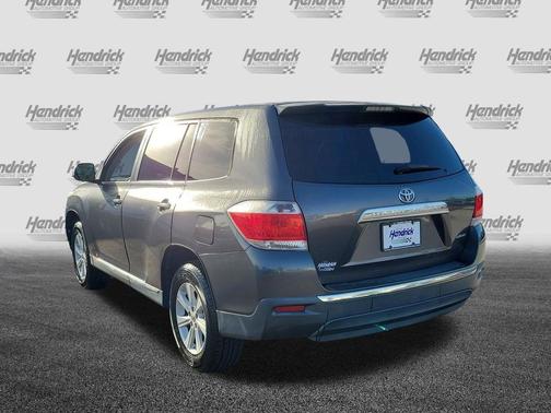 Magnetic Gray Metallic 2013 Toyota Highlander SE