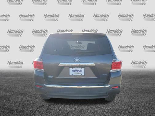 Magnetic Gray Metallic 2013 Toyota Highlander SE