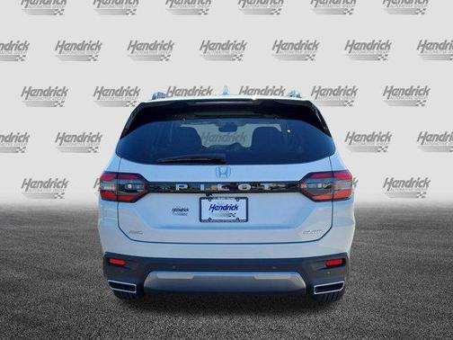 Platinum White Pearl 2026 Honda Pilot Elite