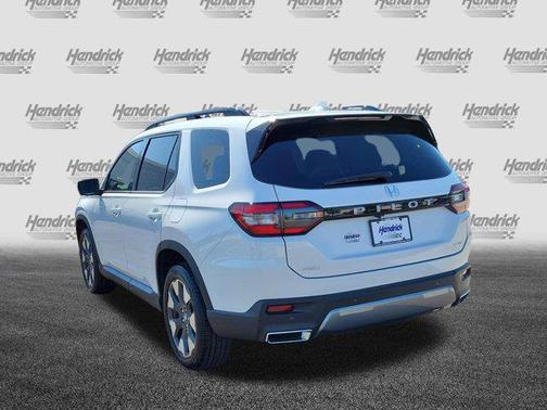 Platinum White Pearl 2026 Honda Pilot Elite