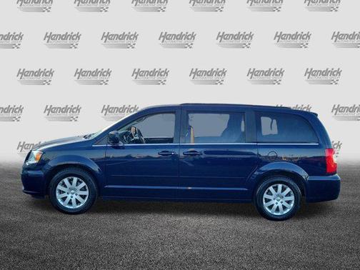 2016 Chrysler Town & Country LX