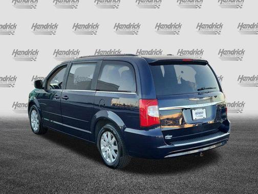 2016 Chrysler Town & Country LX