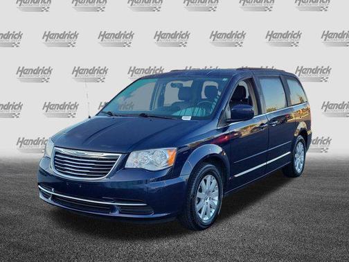 2016 Chrysler Town & Country LX