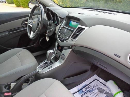 Taupe Gray Metallic 2011 Chevrolet Cruze LT