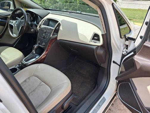 White Diamond Tricoat 2013 Buick Verano Convenience