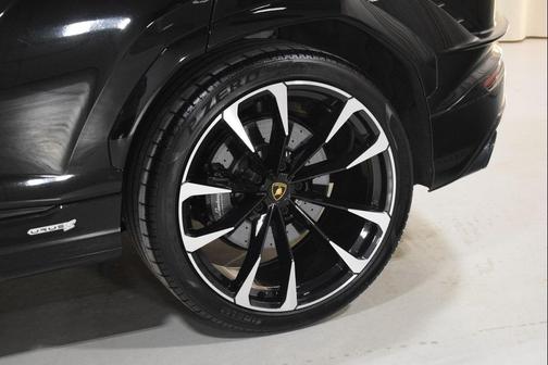 2023 Lamborghini Urus S
