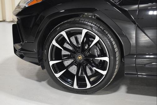 2023 Lamborghini Urus S