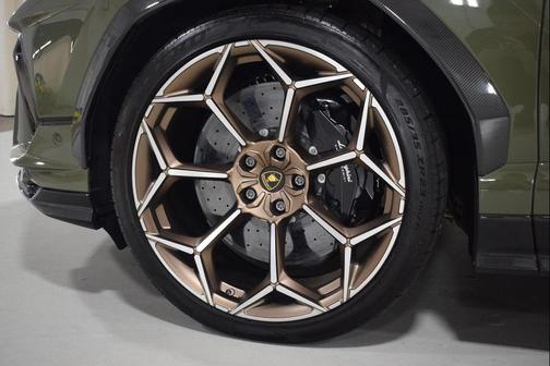 2024 Lamborghini Urus Performante