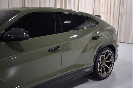 2024 Lamborghini Urus Performante