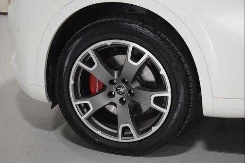 Bianco 2023 Maserati Levante GT