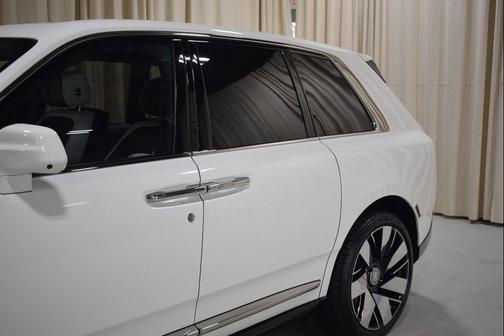 Le1r33/ 2026 Rolls-Royce Cullinan