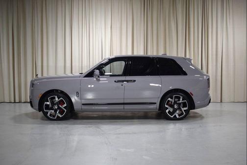 Le1r9b/ 2026 Rolls-Royce Cullinan Black Badge