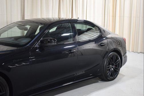 2022 Maserati Ghibli Modena Q4