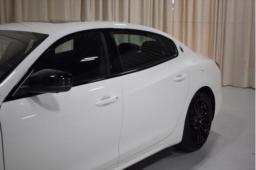 2023 Maserati Quattroporte Modena Q4