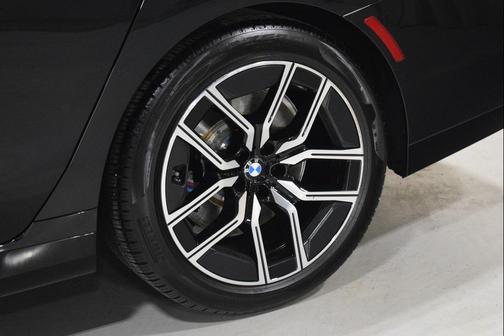 2025 BMW 740 xDrive