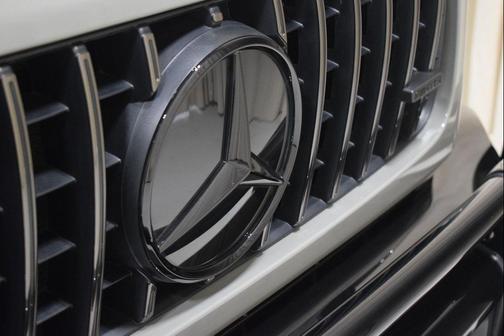 MANUFAKTUR Arabian Grey Non- Metallic 2026 Mercedes-Benz AMG G 63 G 63 AMG