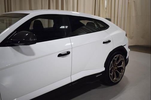 2024 Lamborghini Urus Performante