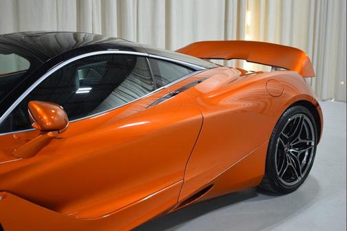 2018 McLaren 720S Base