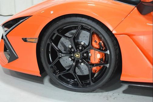 2025 Lamborghini Revuelto Base