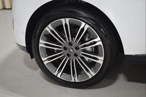 White 2023 Land Rover Range Rover P400 SE