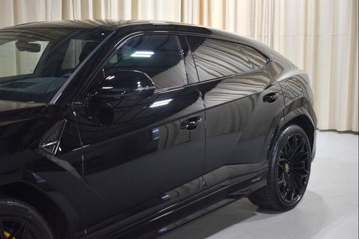 2025 Lamborghini Urus SE