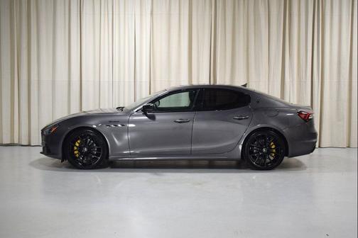 Grigio Maratea Metallic 2023 Maserati Ghibli Modena Q4