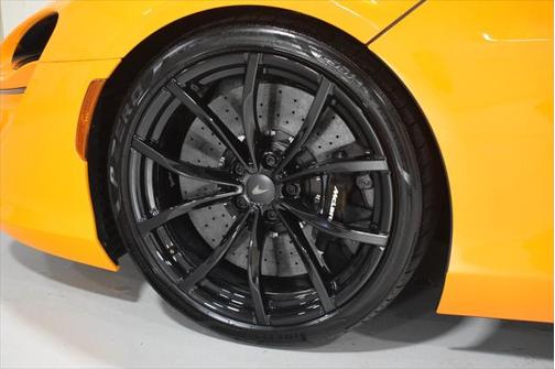 2025 McLaren Artura Performance