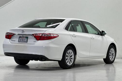 Super White 2017 Toyota Camry LE