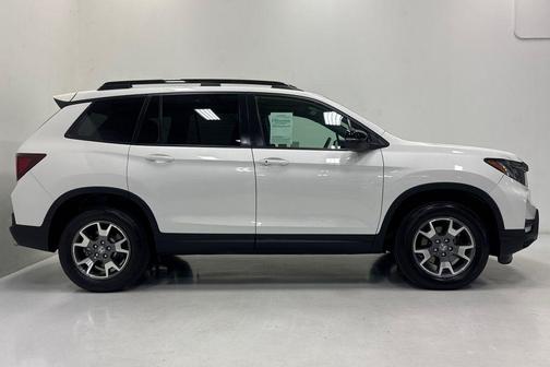 Platinum White Pearl 2023 Honda Passport AWD TrailSport