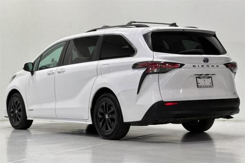 2021 Toyota Sienna LE
