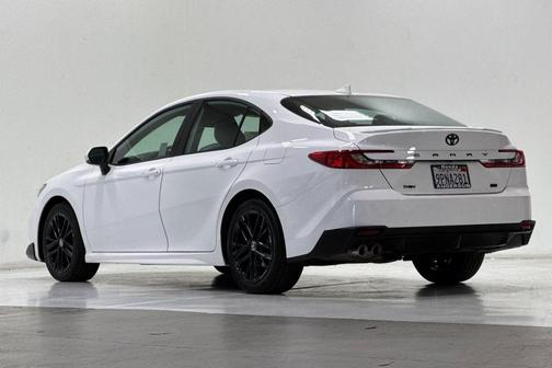 Ice 2025 Toyota Camry SE