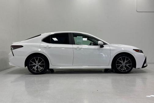 Ice Cap 2024 Toyota Camry SE