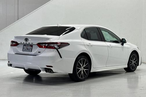 Ice Cap 2024 Toyota Camry SE