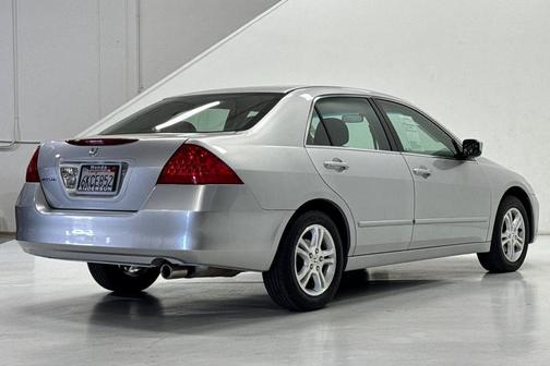 Alabaster Silver Metallic 2007 Honda Accord SE