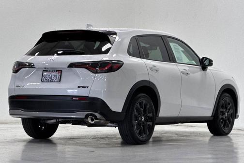 Platinum White Pearl 2023 Honda HR-V AWD Sport