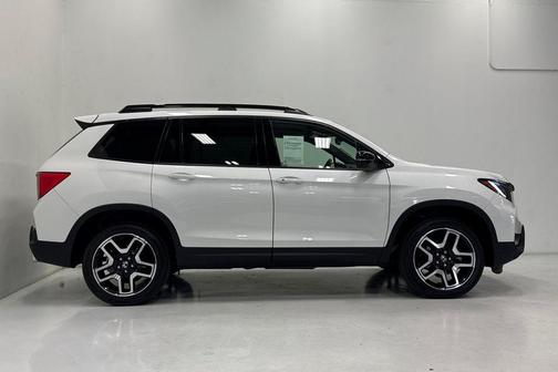 Platinum White Pearl 2023 Honda Passport AWD Elite