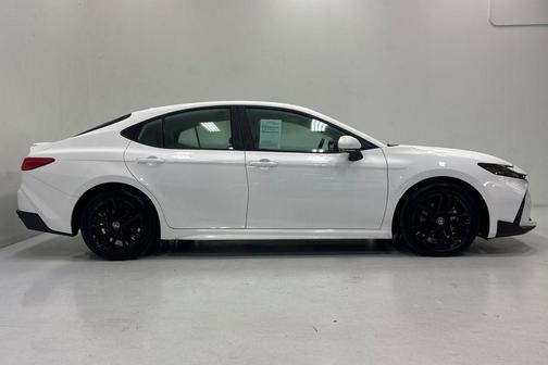 Ice Cap 2025 Toyota Camry SE